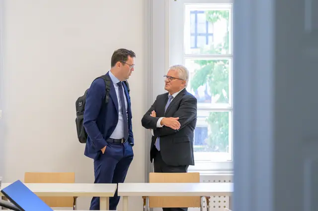 Der Linzer Ex-Bürgermeister Klaus Luger (re.) mit seinem Rechtsbeistand René Haumer beim ersten Termin Anfang Juli. Am 21. August muss Luger erneut vor Gericht. | Foto: FOTOKERSCHI/WERNER KERSCHBAUMMAYR