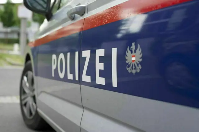 An einem Kreisverkehr in Klosterneuburg kam es zu einem Verkehrsunfall. Eine Person wurde verletzt. | Foto: BRS/Symbolbild