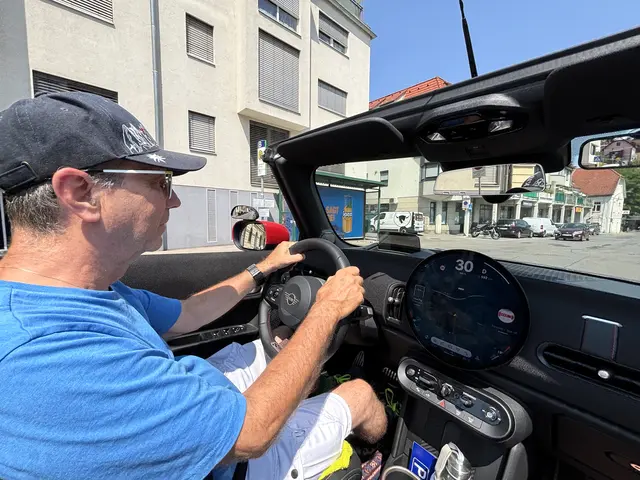 Weiter geht's auf der Kaiser-Josef-Straße: Hier sollte man sich an die Geschwindigkeitsbegrenzung von 30 km/h halten. | Foto: Lauren Fahrenberger / MeinBezirk