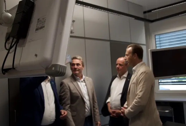 Gesundheitslandesrat Karlheinz Kornhäusl, Nationalratsabgeordneter Christoph Stark und Josef Harb überzeugten sich von den neuen Räumlichkeiten.  | Foto: MeinBezirk/Leonie Herrmann