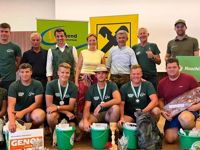 Michael Koweindl mit weiteren Standard-Pflügern | Foto: Landjugend