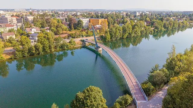 Der Trodatsteg verbindet seit 2004 Thalheim und Wels. | Foto: Stadt Wels