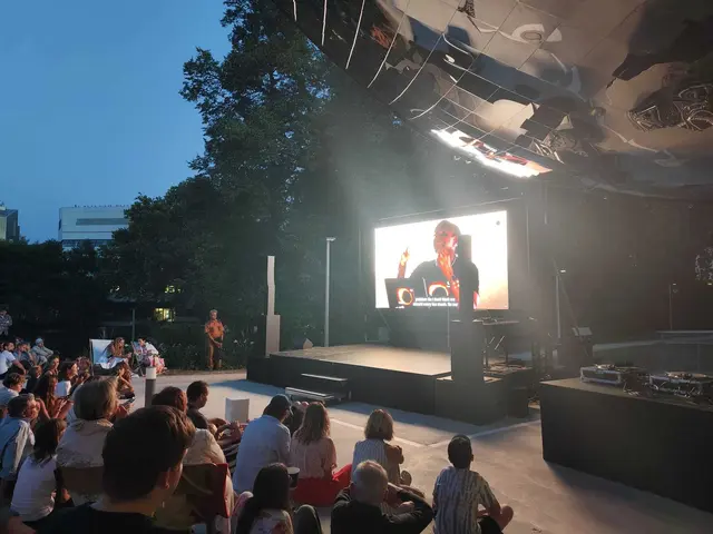 Vorträge untermalten das Programm. | Foto: Sadiki-Peckary