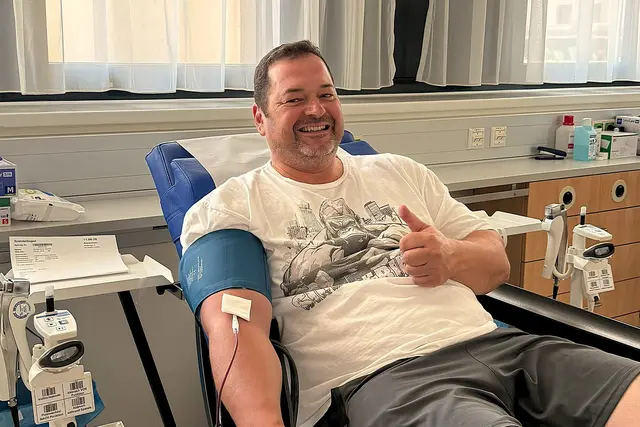 Kamerad Gernot Wiedermann beim Blutspenden.
 | Foto: ÖKB