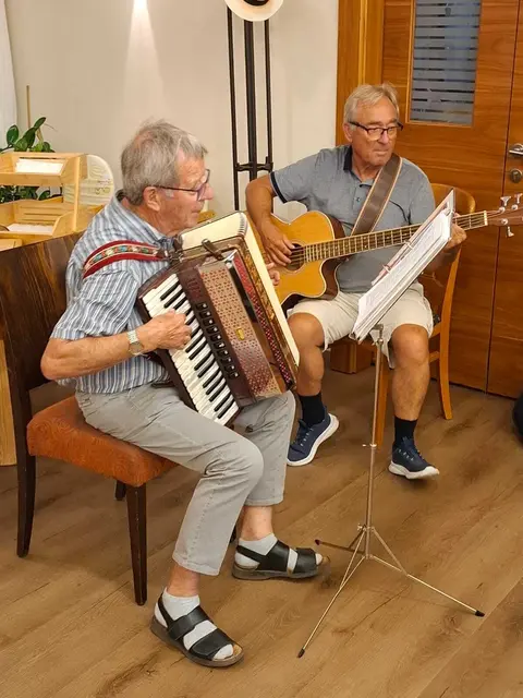 Bei gutem Essen, Musik und Vorträgen verbrachten die Schlaraffen einen geselligen Abend. | Foto: Sturm