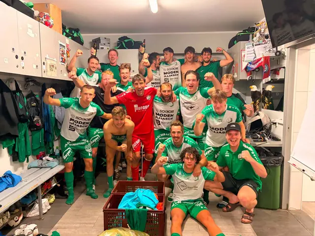 Die Freude war nach dem Triumph natürlich groß.  | Foto: Facebook/FC Lendorf