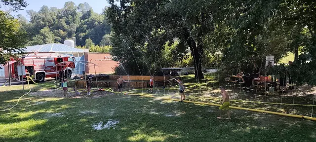 Kinder auf der Wiese