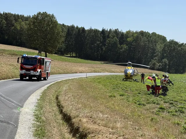 Der Verletzte musste mit dem Notarzthubschrauber ins Krankenhaus geflogen werden. | Foto: Bezirksfeuerwehrkommando Güssing
