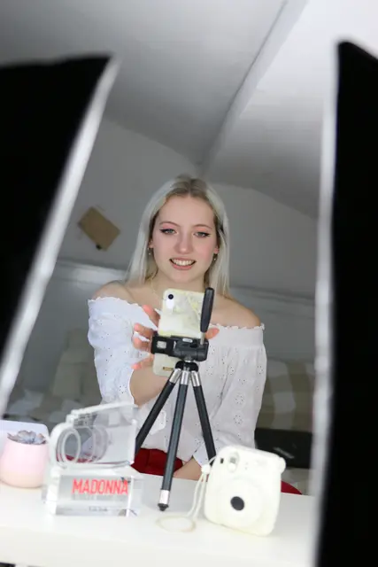 Lisa Übelsbacher ist Influencerin – ihre Videos auf TikTok erreichen Millionen von Zusehern.   | Foto: Höllbacher