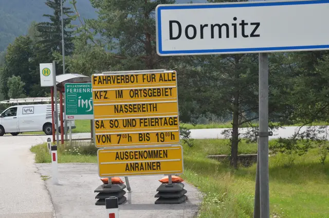 Ohne Kontrolle beeindruckt dieses Verbot die Navi-hörigen Urlauber kaum. 