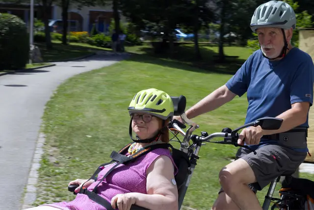 Dank finanzieller Unterstützung des Vereins für invita und St. Bernhard konnten am Caritas-Standort Engelhartszell zwei Tandem-E-Bikes angeschafft werden. | Foto: Caritas