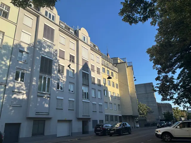 In der Gymnasiumstraße finden sich Schuhe auf den Leitungen.  | Foto: z.V.g.