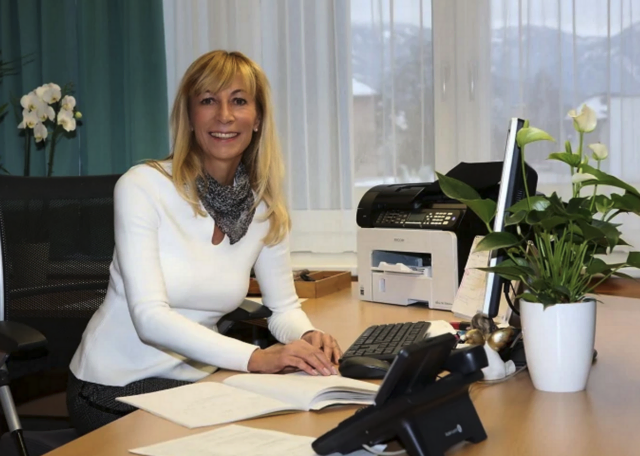 So kennt man Andrea Miklautsch in ihrem Element – als Direktorin beziehungsweise Schulleiterin der Mittelschule Völkendorf. | Foto: Privat