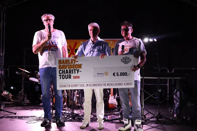 Christian Korn (M.) überreichte als Vertreter des Rotary Clubs Bad Radkersburg einen Scheck über 5.000 Euro.