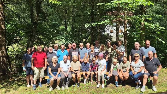 Der RC Mondi Frantschach lud seine Mitglieder auf der Rodelbahn "Grossbrenner" zur gemeinsamen Grillerei ein. Neben dem geselligen Beisammensein standen ein Rückblick und der Ausblick auf kommende Vereinsaktivitäten auf dem Programm. | Foto: Privat