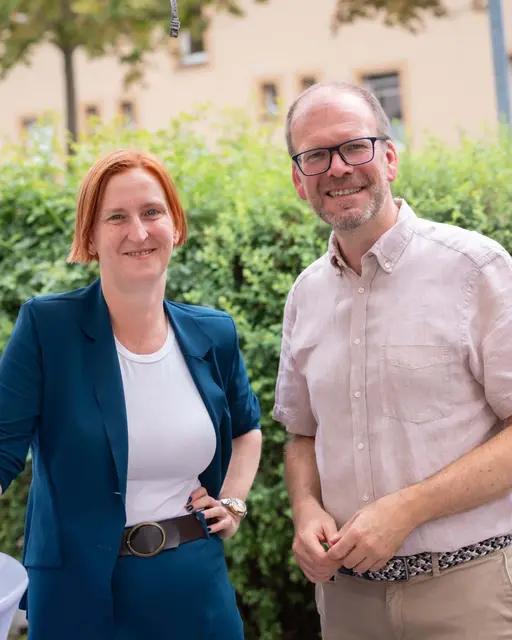 Bezirksvorsteher Dietmar Baurecht und Wohnbaustadträtin Elke Hanel-Torsch (beide SPÖ) zeigen sich von den Ideen der Wienerinnen und Wiener begeistert. | Foto: Stadt Wien / David Bohmann
