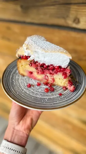 Ein köstlicher Ribiselkuchen darf nicht fehlen | Foto: Jakob Herrmann