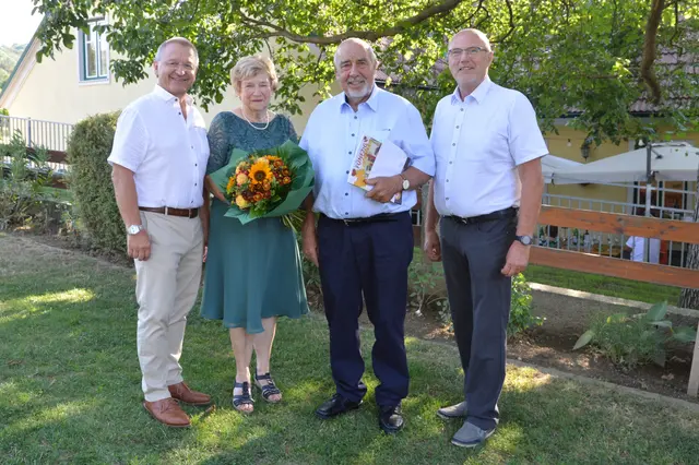 Vizebürgermeister Eduard Sanda, Theresia und Leopold Moser, GR Michael Vogler | Foto: Marktgemeinde Michelhausen