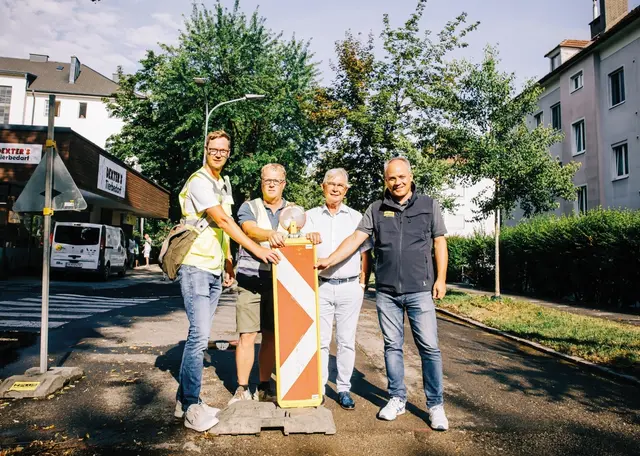 Baureferent Stadtrat Harald Sobe mit Mitarbeitern des Wirtschaftshofes und der Tiefbauabteilung des Villacher Magistrats. | Foto: Olga Bereslavskaya