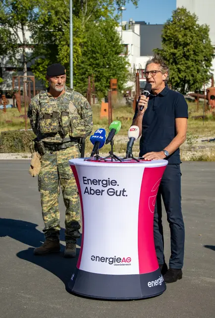 A. Steingreß mit Leonhard Schitter, CEO der Energie AG Oberösterreich. | Foto: MeinBezirk/Doms