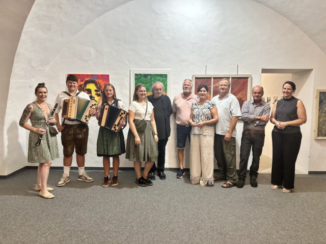 St. Andräs Bürgermeisterin Maria Knauder (4. v. re.) eröffnete die Ausstellung von Christian Jaritz, Manfred Fabi und Werner Steinhauser, die noch bis 2. September besichtigt werden kann. | Foto: Stadtgemeinde St. Andrä