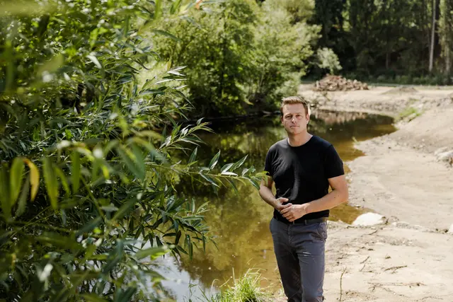 Umwelt- und Klima-Landesrat Stefan Kaineder warnt vor den Auswirkungen der Hitze auf die Gewässer. | Foto: Land OÖ/Werner Dedl