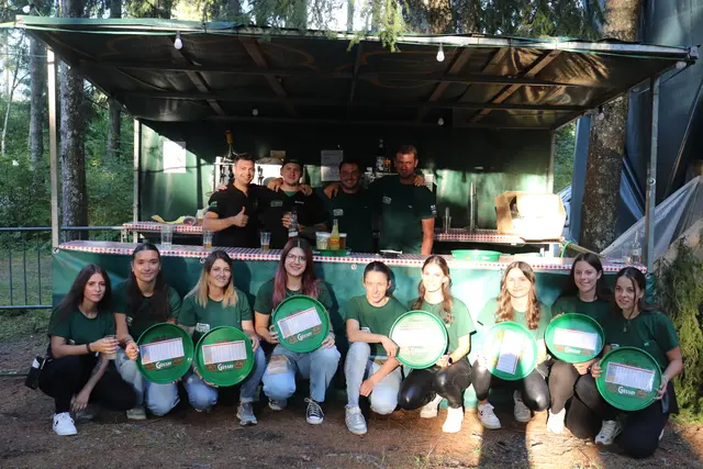 Feierlaune im Rattendorfer Wald: Die Burschenschaft Rattendorf beim Waldfest. | Foto: Burschenschaft Rattendorf