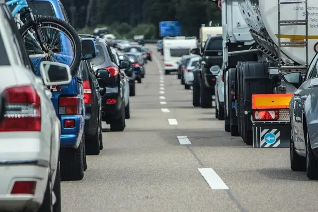 Ein Verkehrsunfall auf der Tauernautobahn (A10) bei Pfarrwerfen hat am Donnerstag für erhebliche Verkehrsbehinderungen gesorgt. | Foto: pixabay.com