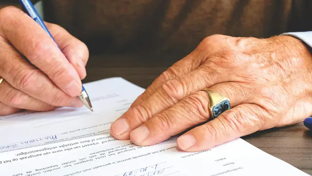 Notare unterstützen bei der strukturierten Übergabe von Betrieben, egal ob innerhalb der Familie oder an externe Nachfolger. | Foto: Pexels