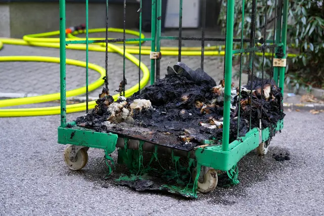 Nach ersten Informationen war es in einem Müllraum des Ärztezentrums zu einem Brand gekommen.
 | Foto: Fotokerschi / Markus Hauser