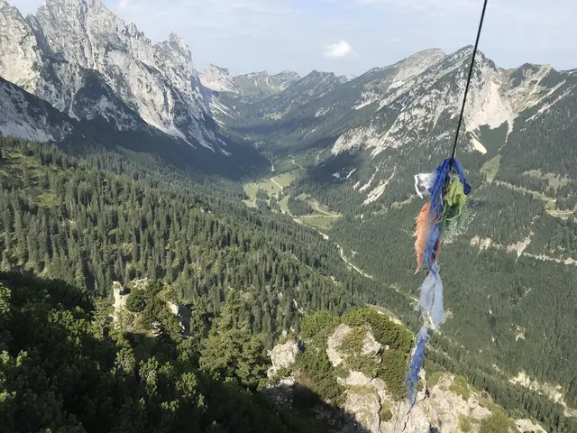 Der Blick von oben aufs Raintal: Das weitläufige Tal ist bei Wanderern und Bikern beliebt. Mehrere Hütten machen Ausflüge hierher besonders attraktiv. | Foto: Reichel