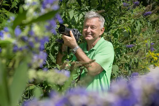 Alexander Dostal beim Erfassen der Schmetterlinge im Tiergarten. | Foto: Daniel Zupanc