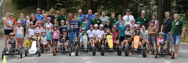 Mitten in den Vorbereitungen für das große Jubiläumsfest vom 28. bis 30 August organisierte der Kameradschaftsbund St. Thomas am Blasenstein seine traditionelle Go-Kart-Ferienaktion.  | Foto: Bernd Ebner-Schypani