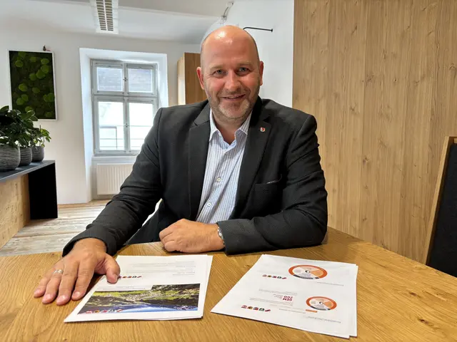 "Die neue Bürgerkarte entspricht dem Zeitgeist und soll den Stubaiern einen hohen Mehrwert bringen", so PV-Obmann Daniel Stern. | Foto: Kainz