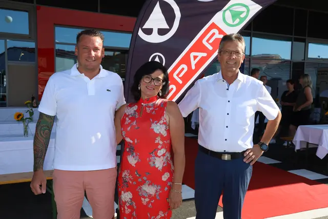 Daniel, Helga und Werner Legenstein stellten ihren neuen Spar-Markt in Studenzen vor.