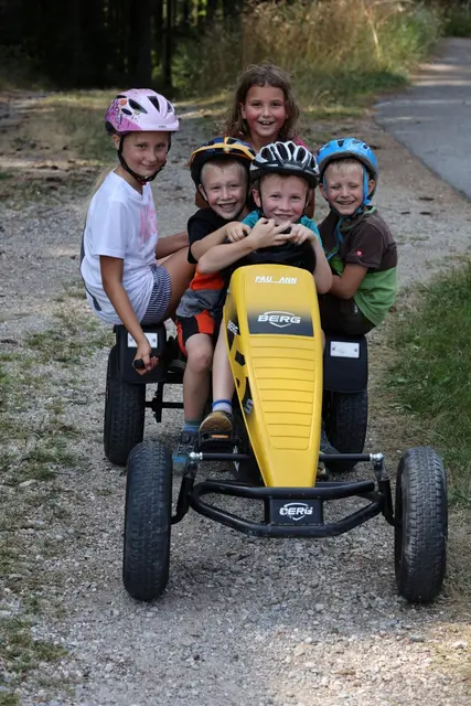 Mitten in den Vorbereitungen für das große Jubiläumsfest vom 28. bis 30 August organisierte der Kameradschaftsbund St. Thomas am Blasenstein seine traditionelle Go-Kart-Ferienaktion.  | Foto: Bernd Ebner-Schypani