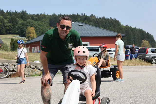 Mitten in den Vorbereitungen für das große Jubiläumsfest vom 28. bis 30 August organisierte der Kameradschaftsbund St. Thomas am Blasenstein seine traditionelle Go-Kart-Ferienaktion.  | Foto: Bernd Ebner-Schypani