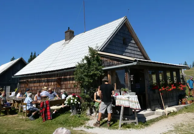 Die Kohlröserlhütte ist gut besucht.