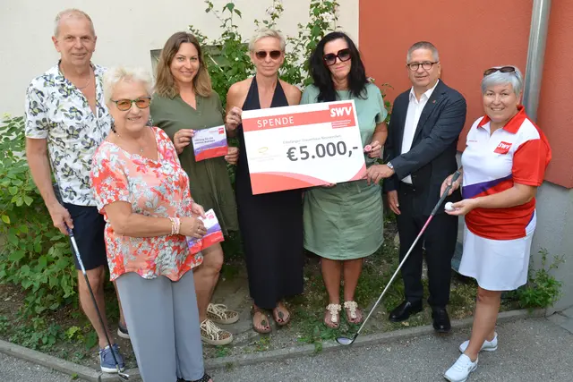 Spendenübergabe: Bezirksvorsitzender-Stv. SWV Neunkirchen, Siegfried Wedl, SWV NÖ-Vizepräsidentin Monika Retl, Katja Steinbauer, Sabine Zehetner, Sandra Kerschbaumer-Picker, SWV NÖ-Präsident KommR Thomas Schaden und SWV NÖ-Vizepräsidentin Martina Klengl.
 | Foto: SWV NÖ