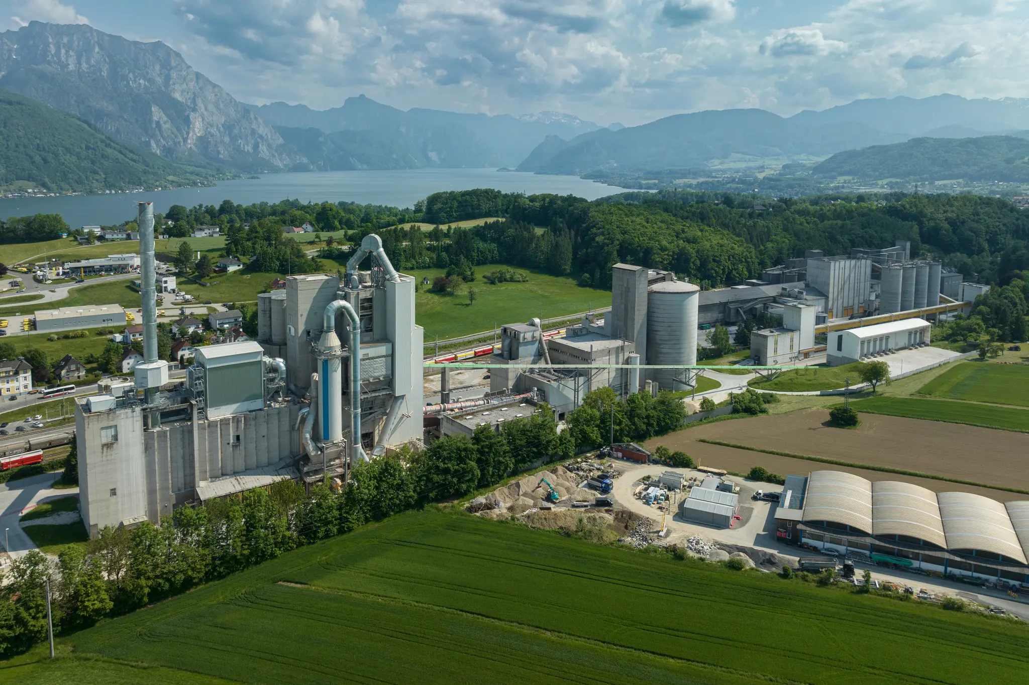 Operation in Gmunden: Container fire at Rohrdorfer Cement - | ...