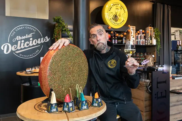 Nach der Pleite der Luxuskäsemarke "Crazy Cheese" von Roland Ludomirska, kommen Käse und Einrichtung der Firmenzentrale in Hart bei Graz nun unter den Hammer.  | Foto: Jorj Konstantinov