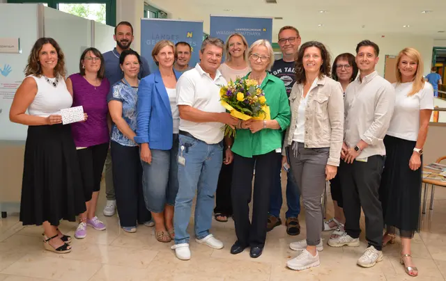 Silke Springler, Sabine Latzenhofer, Markus Loydolt, Elisabeth Hengst, Doris Fidi, , Bernhard Hauer, Hermann Reiter, Bernadette Erla, Elfriede Fürnsinn, Robert Zeindl, Sonja Schindler, Sonja Redl, Maximilian Passon und Barbara Tobolka-Mares (v.l.) | Foto: Landesklinikum Waidhofen/Thaya