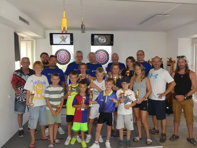 So sehen Sieger aus! Mit viel Konzentration und Spaß versuchten sich die Kinder beim Ferienspiel an ihren ersten Dartwürfen. | Foto: GM Hofstetten- Grünau