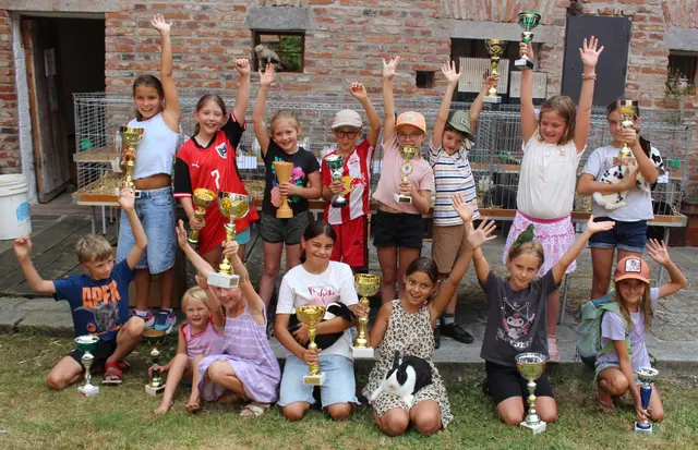 Alle Kinder bestanden das Quiz und wurden mit einem Pokal prämiert. | Foto: KTZV E 27