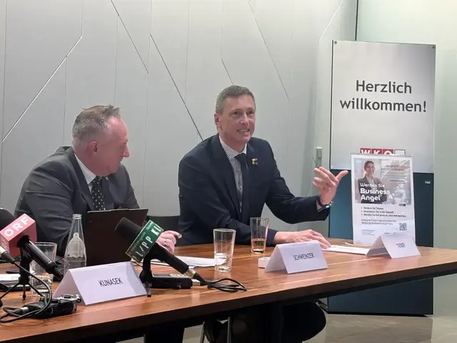 Im Feber dieses Jahres durfte Alfred Tieber (r.) noch kräftig die Werbetrommel für die Tourismusschulen Bad Gleichenberg rühren – hier mit Kurator Christian Schweinzer (l.). Nun wurde er an der Spitze abgelöst.