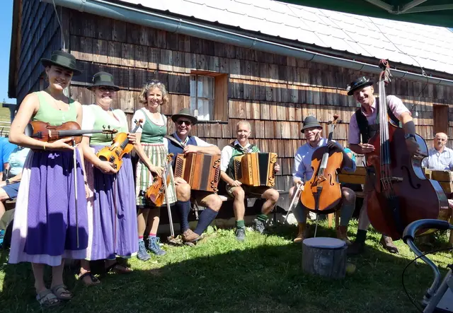 Wunderschöne Geigenmusik mit Singen und Jodeln