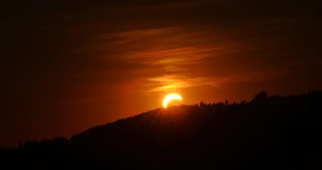 Auch im Salzkammergut war die partielle Sonnenfinsternis am 12. August das Thema Nummer eins. | Foto: Hörmandinger