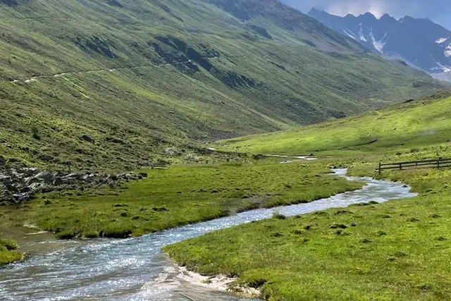 Bild: 06_IMG_0721
Platzertal . wie lange noch so zu erleben? Wenn es nach den Plänen der TIWAG geht, dann wird dieses Hochtal mit einem Stausee ersäuft! | Foto: © by Ing. Günter Kramarcsik