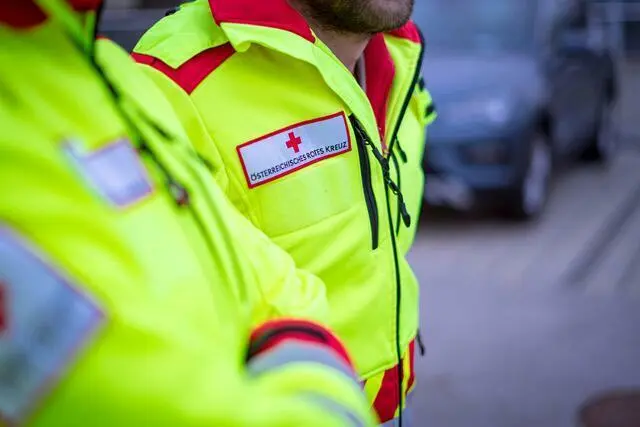 Der Beifahrer vorne Rechts (17 Jahre) und hinten Links (19 Jahre ) wurden unbestimmten Grades verletzt. Sie begaben sich im Anschluss selbstständig ins Krankenhaus (Symbolfoto) | Foto: Bernhard Knaus