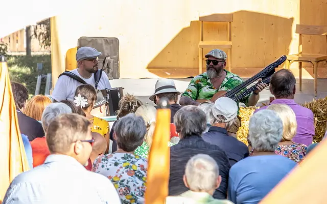 Das klassische Wiener Packl „16er Buam“.

  | Foto: Regina Courtier